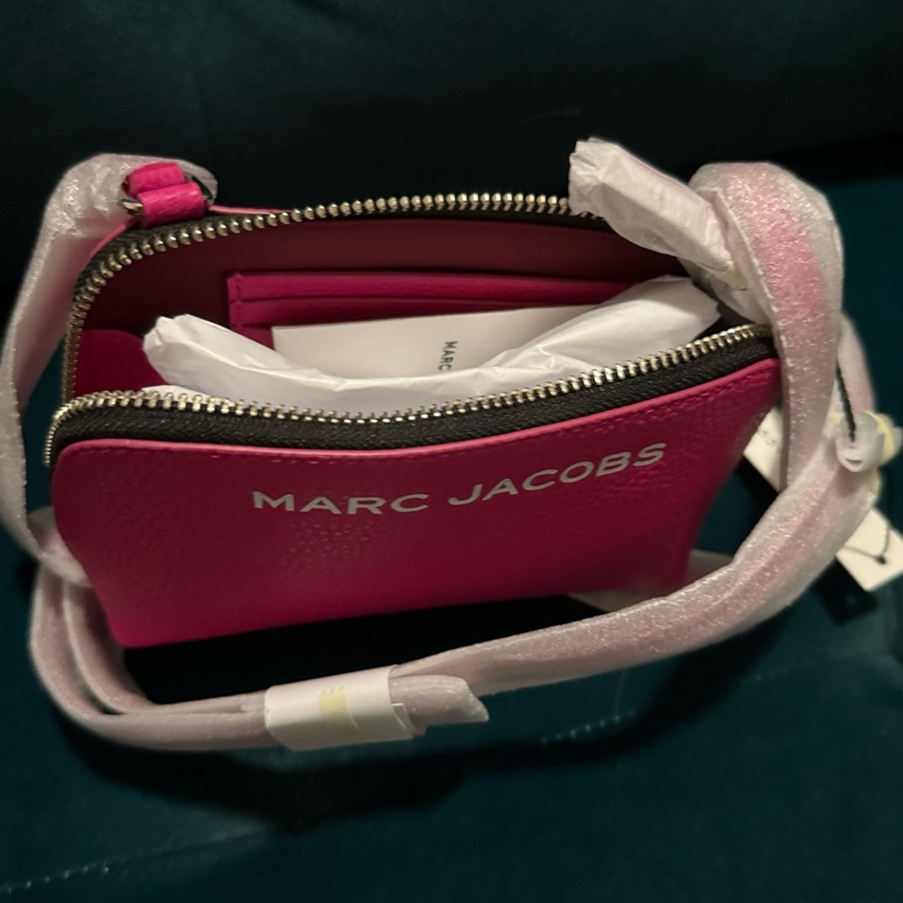 Marc Jacobs Pink Crossbody Bag with Elegant Zipper Closure
